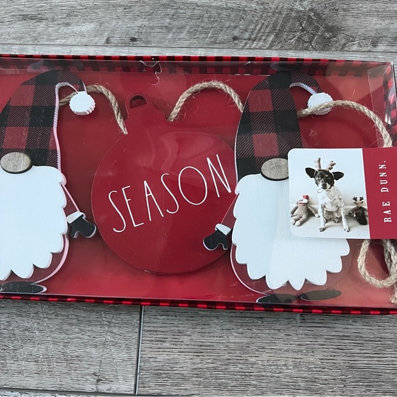 NWT Rae Dunn Santa Gnome Christmas Garland - Picture 2 of 7